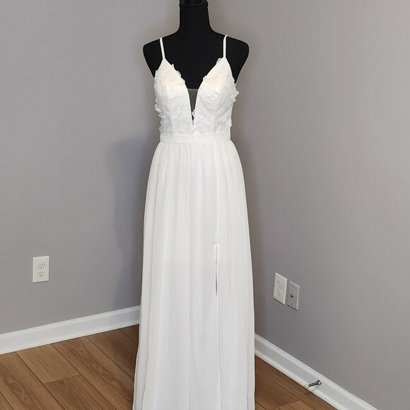 Romantic Chiffon Wedding Dress with High Slit and Elegant Floral Appliques - Picture 1 of 2
